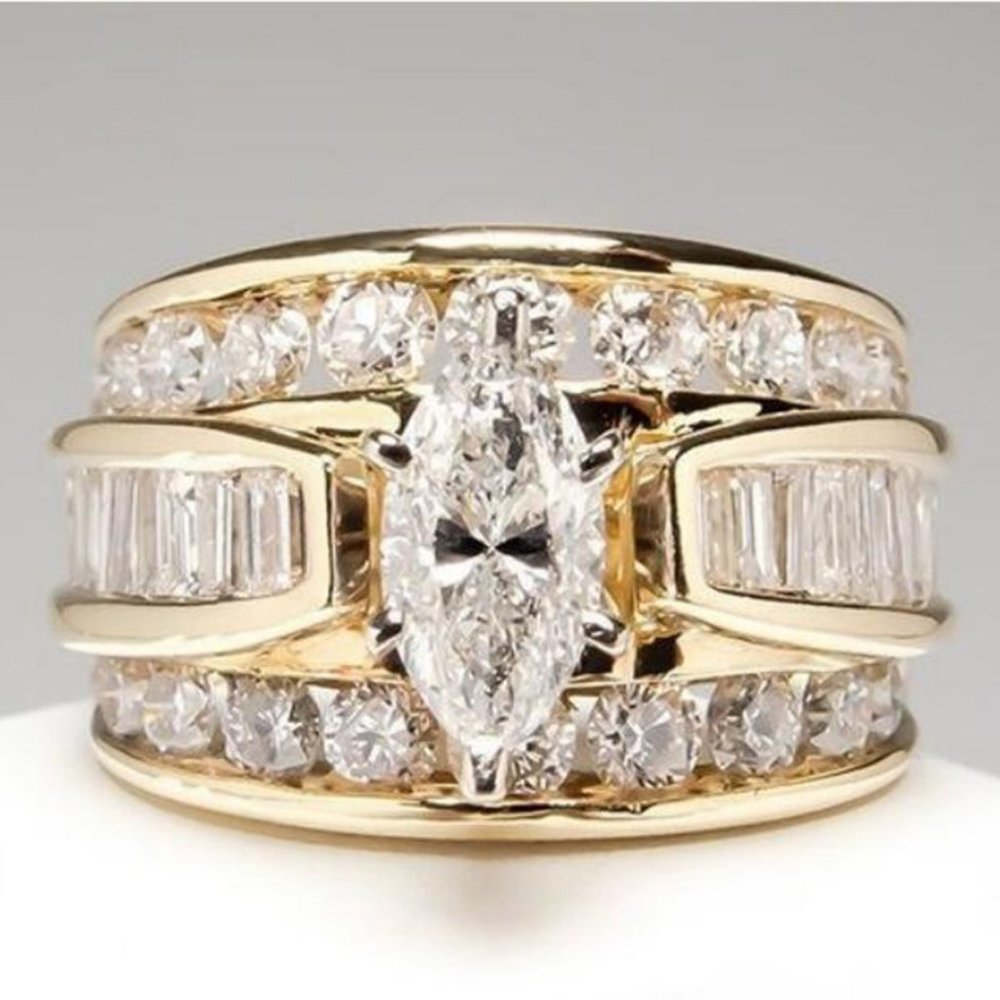 NEW 18K Yellow Gold Rhombus Baguette Diamond Ring